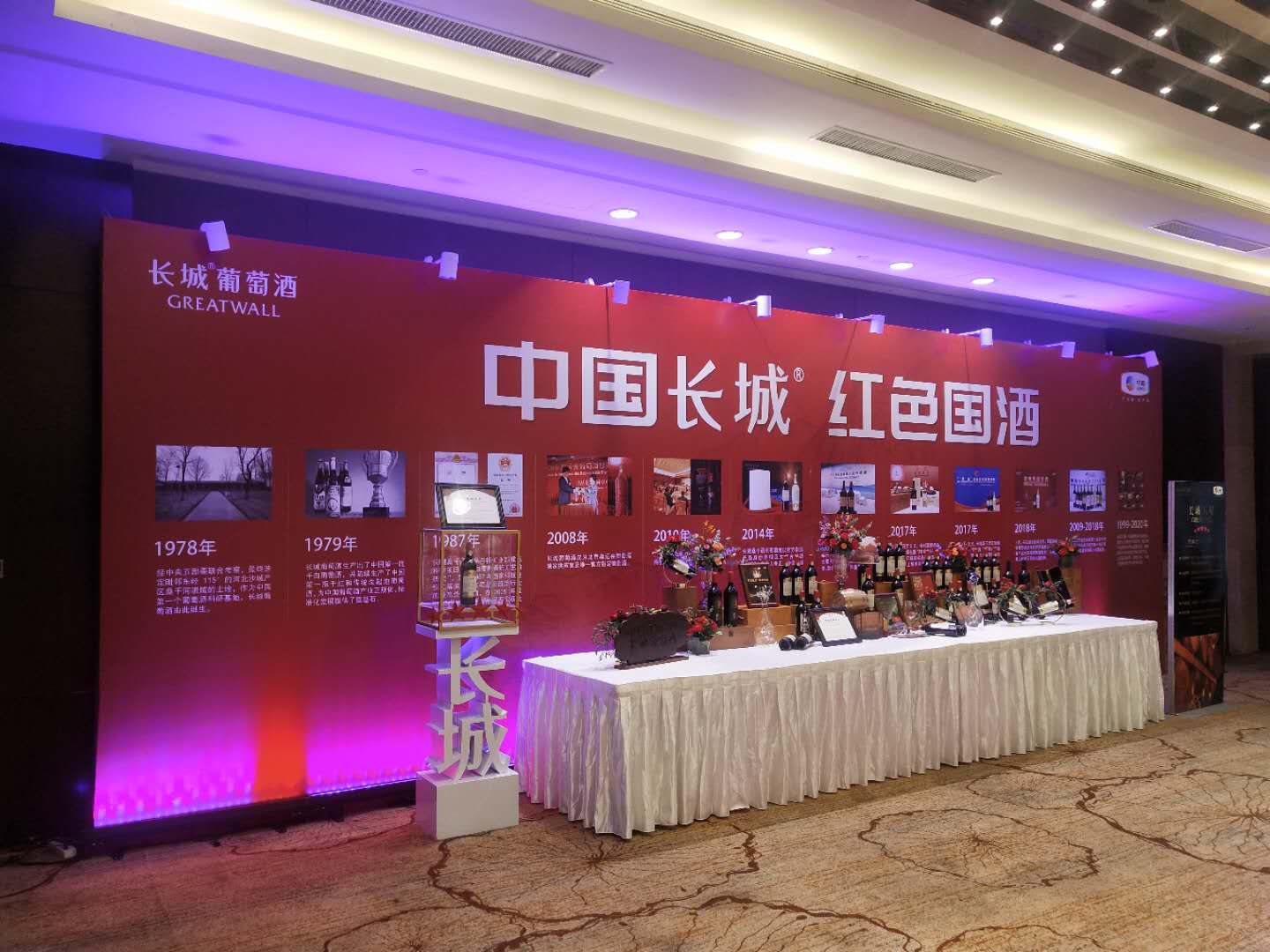 桁架?chē)娎L背景板-鄭州舞臺(tái)出租，鄭州桁架出租，鄭州舞臺(tái)價(jià)格，鄭州桁架搭建